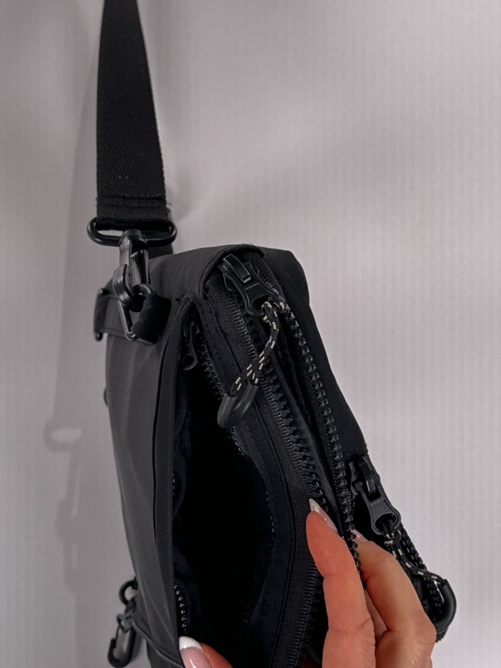 BÉIS The Sport Sling Bag Crossbody Travel Nylon Black 7”x 8”x 2” - Picture 8 of 14